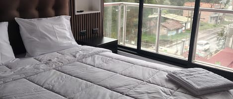 Chambre Panoramique Double ou avec lits jumeaux, balcon, vue montagne