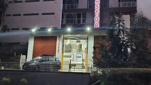 A hotel with a prominent neon sign reading "HOTEL CASTOR." - HOTEL EL CASTOR UCHUYACU HUARAZ (Tarica)