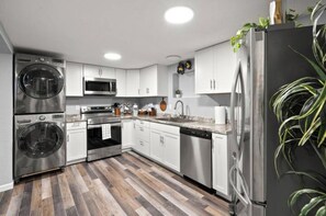 Private kitchen - Cozy Piper Den -2 (Anchorage)