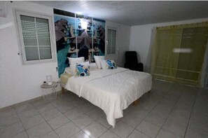 3 bedrooms, iron/ironing board, free WiFi, bed sheets