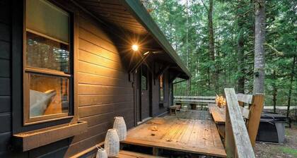 Mid-Century Cabin Hideaway - Hot Tub & Fire Pit