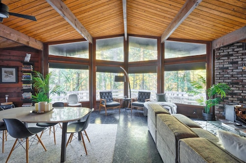 Mid-Century Cabin Hideaway - Hot Tub & Fire Pit