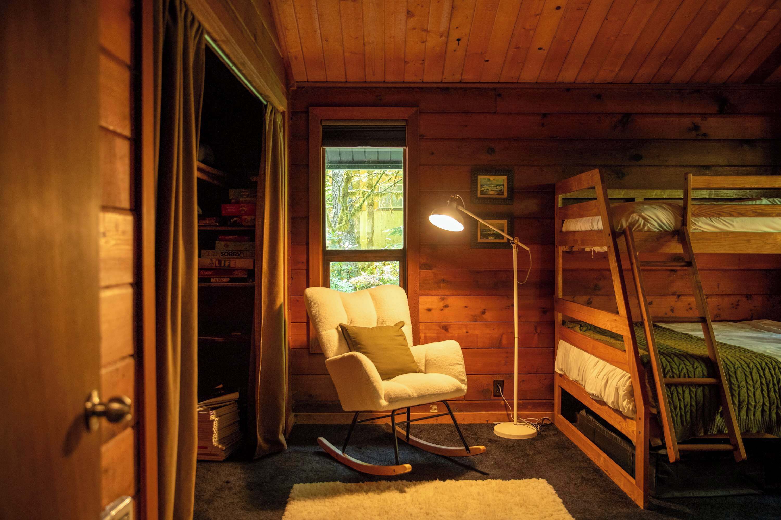 2 habitaciones, tabla de planchar con plancha, cuna de viaje y wifi 