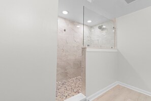 Towels, soap, shampoo, toilet paper
