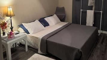 2 slaapkamers, een strijkplank/strijkijzer, wifi, beddengoed