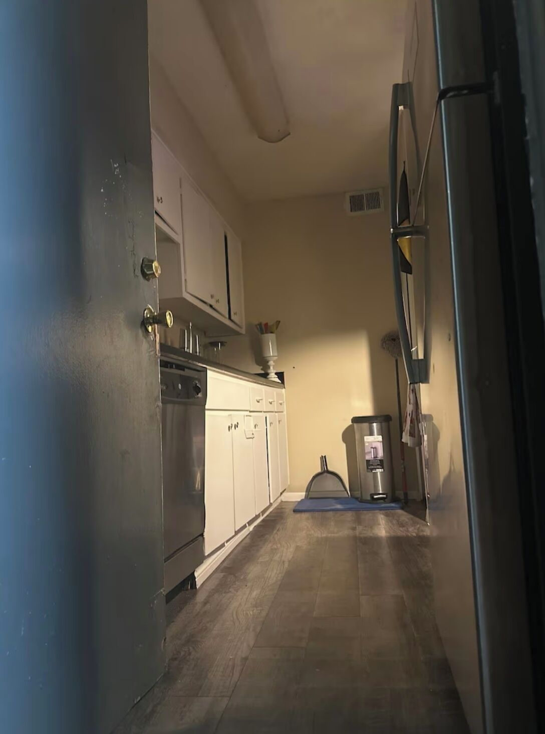 Réfrigérateur, four à micro-ondes, un four, lave-vaisselle