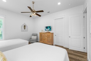 4 bedrooms, iron/ironing board, WiFi, bed sheets