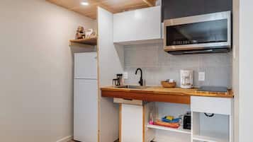 Fridge, microwave, coffee/tea maker, toaster