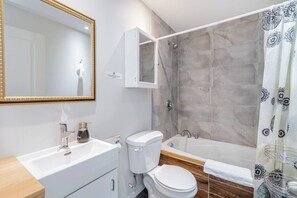 Secador de pelo y toallas