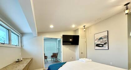 Serene Deluxe Suite with Jacuzzi & EV charger