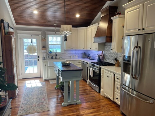 350 Price Street House....Walk to Oxford Square and Ole Miss Campus