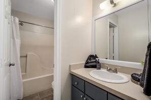 Douche, serviettes fournies