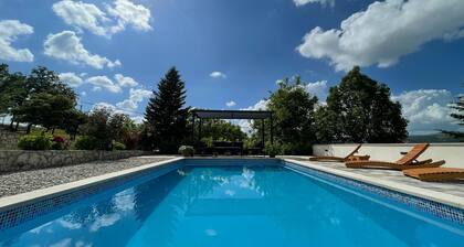 Charming Holiday home with private pool, WiFi... in enchanting Gornji Vinjani
