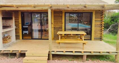 Charming 2-bedroom bungalow with WiFi, AC in wonderful Punta del Diablo, Uruguay