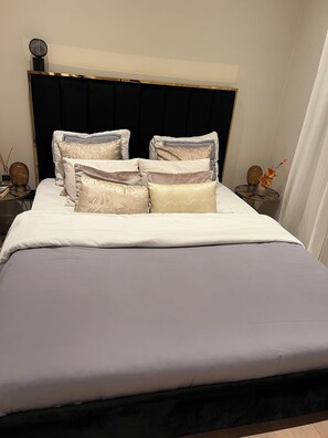 2 bedrooms, iron/ironing board, WiFi, bed sheets