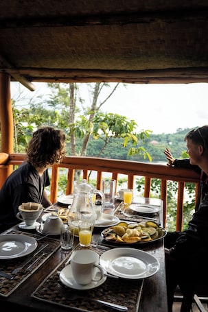 Restaurant. Dave Cave Eco Lodge and Campsite