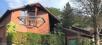 Spacious, family-friendly vacation apartment in architect's house with garden