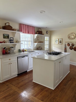 Micro-ondes, four, lave-vaisselle