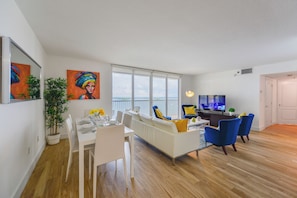 Kondominium, 3 kamar tidur, balkon, pemandangan samudra | Area keluarga | Televisi plasma 50-inci dengan saluran TV kabel