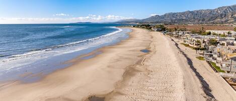 بالقرب من الشاطئ