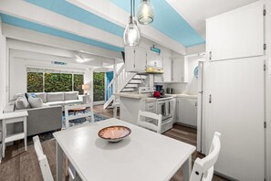 Interior - Beach Shanty - One Block From Carpinteria State Beach (Carpinteria)