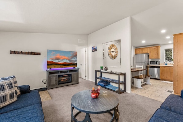Smart TV, fireplace