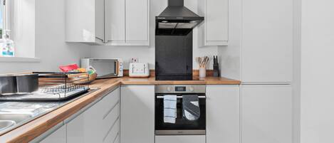 Refrigerador, microondas, horno, placa de cocina