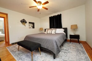 3 bedrooms, in-room safe, desk, iron/ironing board