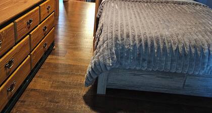 Cozy 4-bedroom cabin in enjoyable Naches nestled near Mt. Rainier National Park.
