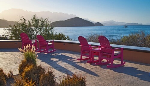 2 bed, 3 bath, full kitchen, in-room laundry, balcony at tranquil golf resort 
