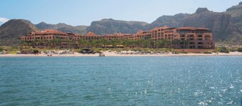 2 bed, 3 bath, full kitchen, in-room laundry, balcony at tranquil golf resort 
