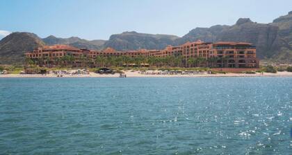 2 bed, 3 bath, full kitchen, in-room laundry, balcony at tranquil golf resort