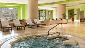 Spa - 2 bed, 3 bath, full kitchen, in-room laundry, balcony at tranquil golf resort (Ensenada Blanca)