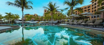 2 bed, 3 bath, full kitchen, in-room laundry, balcony at tranquil golf resort 