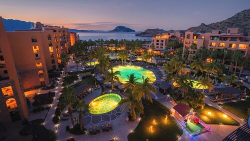 2 bed, 3 bath, full kitchen, in-room laundry, balcony at tranquil golf resort 