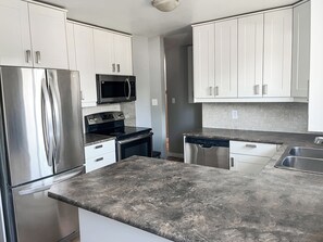 Fridge, oven, stovetop, dishwasher