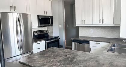 Cozy Bungalow Near Downtown | Pet Friendly! w/WiFi