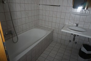 Studio | Bathroom