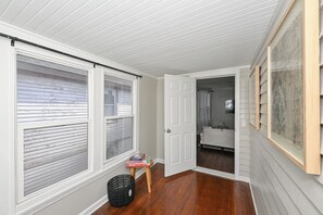 Interior - Charming 3-bedroom house in Cleveland with WiFi and AC (Cleveland)