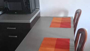 Departamento, 1 habitación, vista a la montaña | Cocina privada
