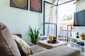 Apartment | Living room | 43-inch Smart TV with cable channels - Piscina - Ibirapuera - Brazillian Corner (São Paulo)