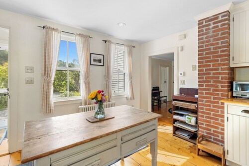 Beauchamp Cottage, near Rockport Harbor and golf course