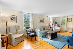 Smart TV - Beauchamp Cottage, near Rockport Harbor and golf c (Rockport)