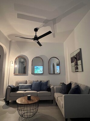 Living area - NEW_Casa Placita - Cozy 2-Bedroom Apt - Near Beaches - San Juan with WiFi, AC (San Juan)