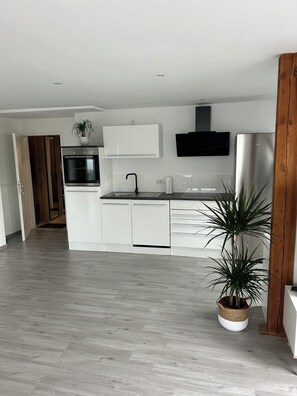 Réfrigérateur, four, plaque de cuisson, lave-vaisselle