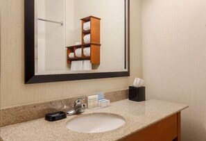 Combined shower/tub, hair dryer, towels, soap - Spark by Hilton Dayton Fairborn (Fairborn)