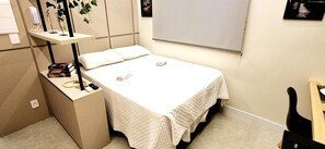 Superior Apartment | 1 bedroom, laptop workspace, iron/ironing board, free WiFi