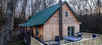 River Hollow Cabin – Cozy Deck, Family Comfort