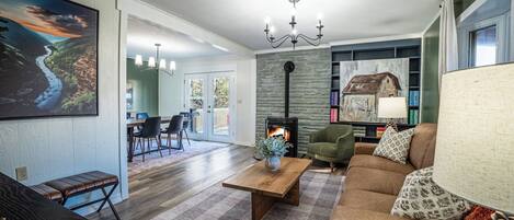 Smart-TV, peis, bordtennis og stereoanlegg