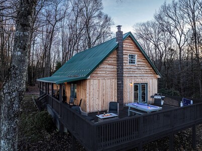 Getaway Cabin – Deck, Fire Pit & BBQ Near Gorge